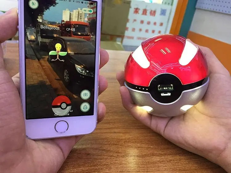 Pokemon – Pokeball Power Bank with LED Light (10.000mA) Phone Accessories