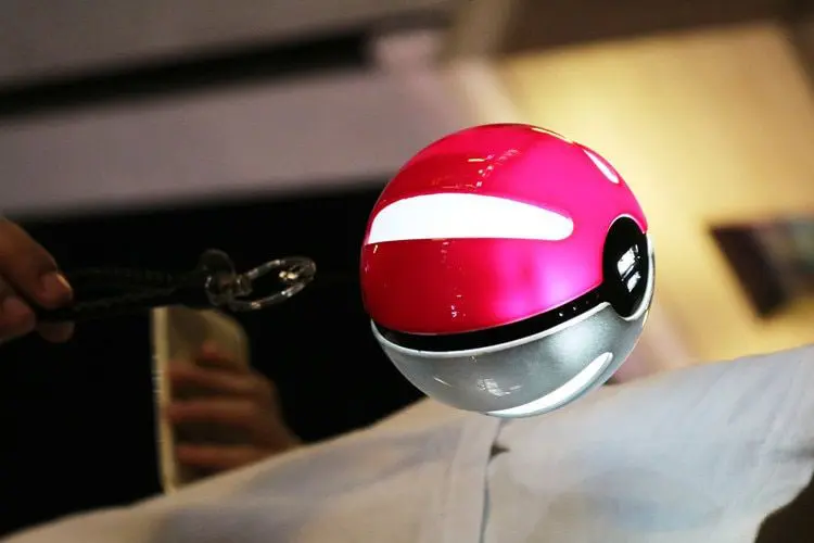Pokemon – Pokeball Power Bank with LED Light (10.000mA) Phone Accessories