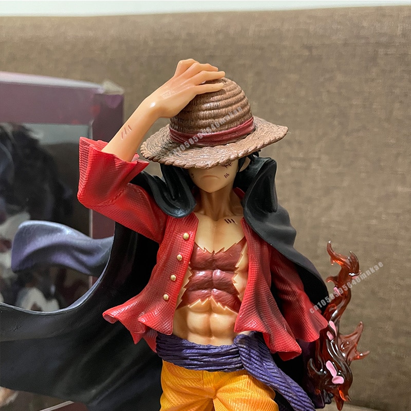 One Piece – Luffy Holding his Hat Badass Action Figures Action & Toy Figures
